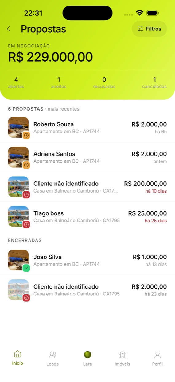 Tela de propostas do aplicativo Larbase Corretor, com o total em negociação e o status de cada proposta